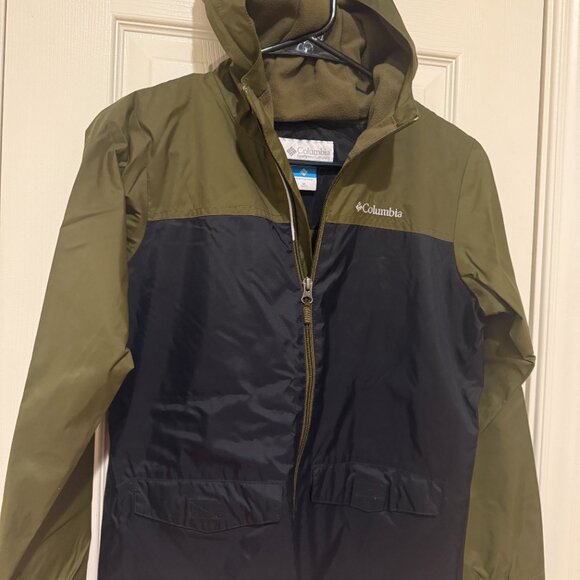 (4 pc Lot/Bundle), Water-Repellent Columbia Jacket, Magellan Pants & Nike DriFit - Picture 2 of 10